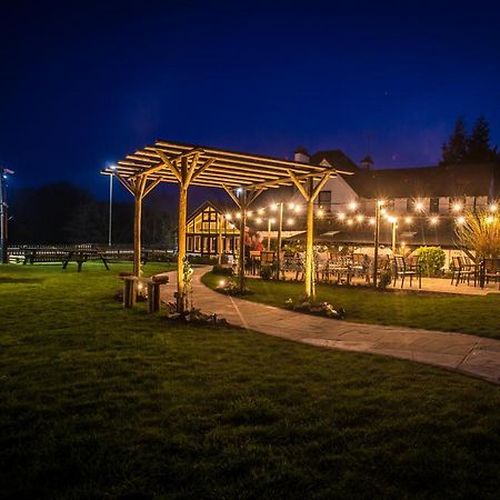 The Half Moon Hotel Petersfield Bagian luar foto