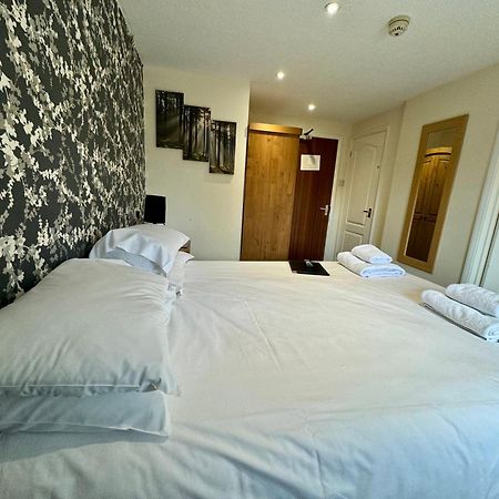 The Half Moon Hotel Petersfield Bagian luar foto