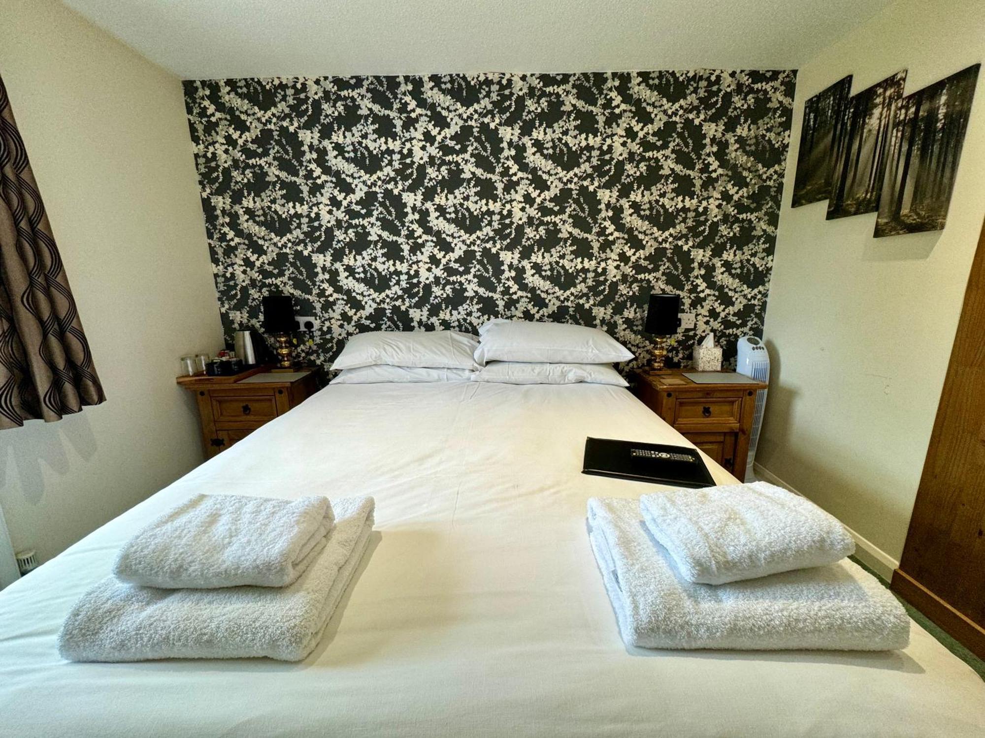 The Half Moon Hotel Petersfield Bagian luar foto