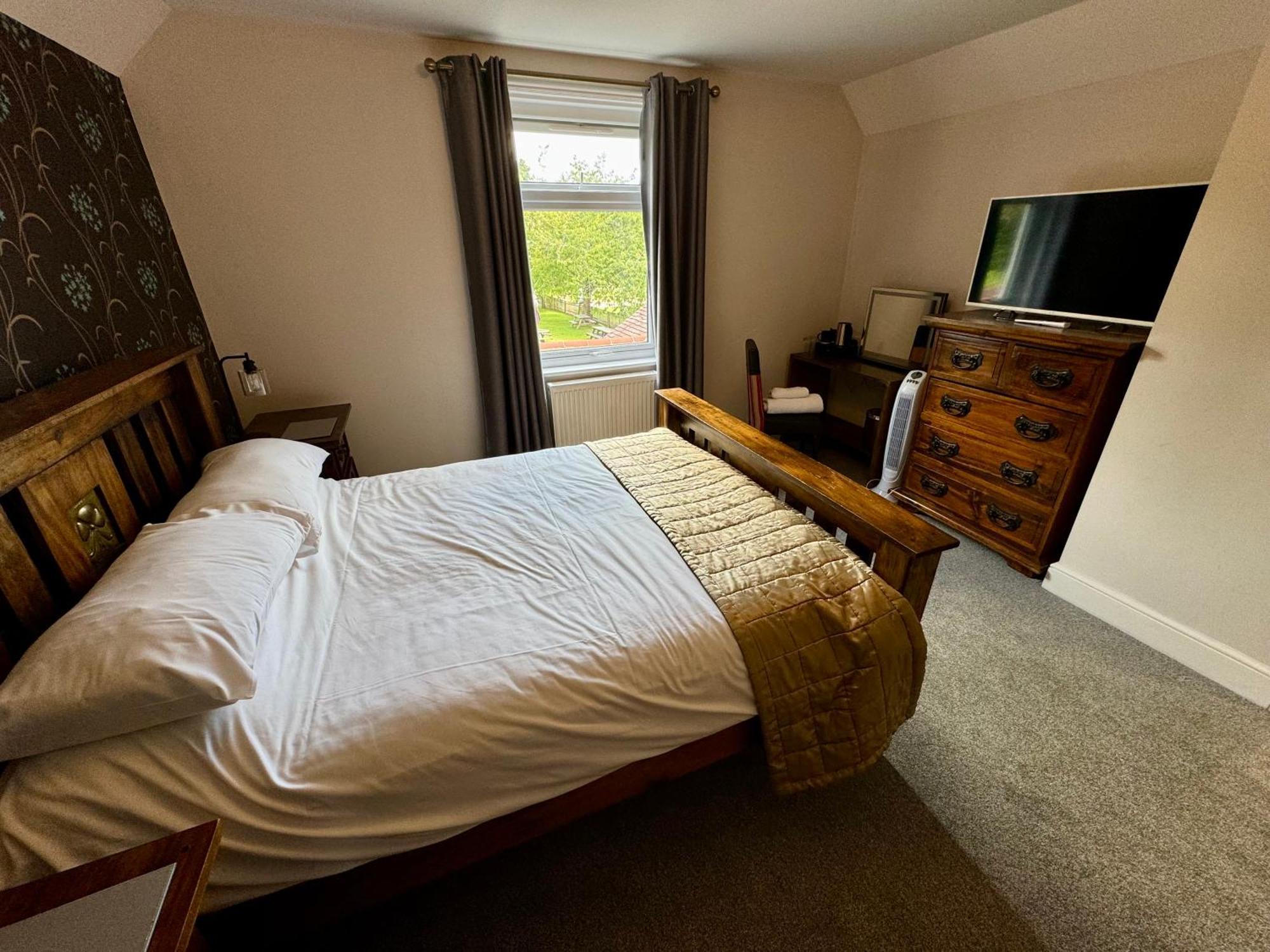 The Half Moon Hotel Petersfield Bagian luar foto