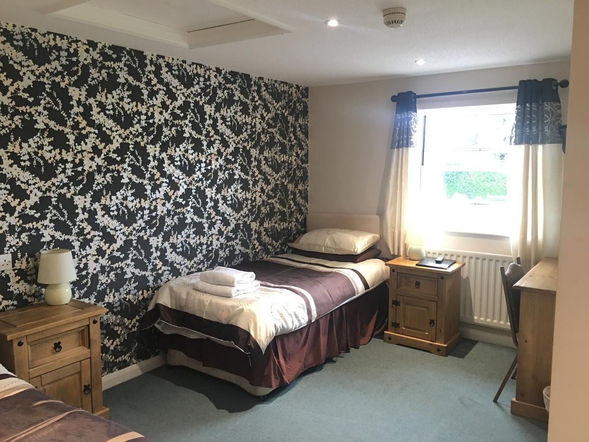 The Half Moon Hotel Petersfield Bagian luar foto
