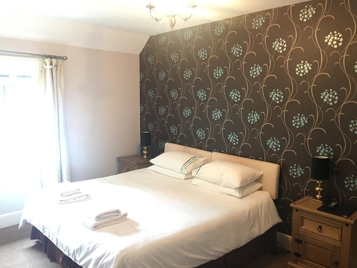 The Half Moon Hotel Petersfield Bagian luar foto