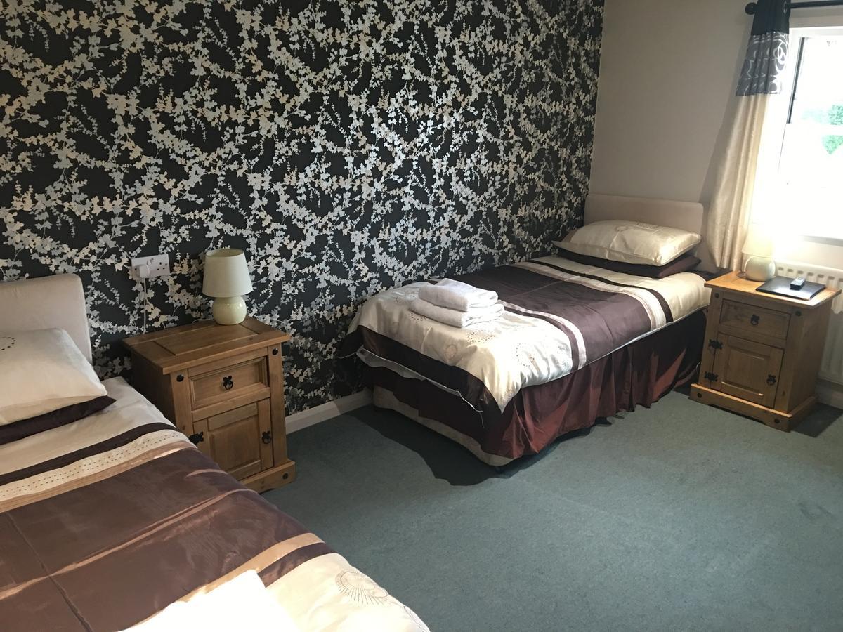 The Half Moon Hotel Petersfield Bagian luar foto